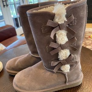 Koolaburra.. Super warm boots made by UGG.